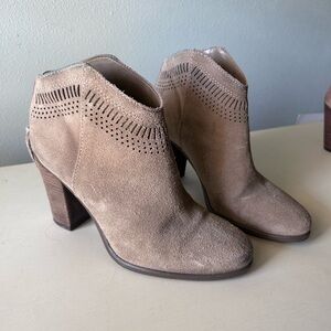 Vince Camuto Light Brown Stacked Heel Boots Size 7